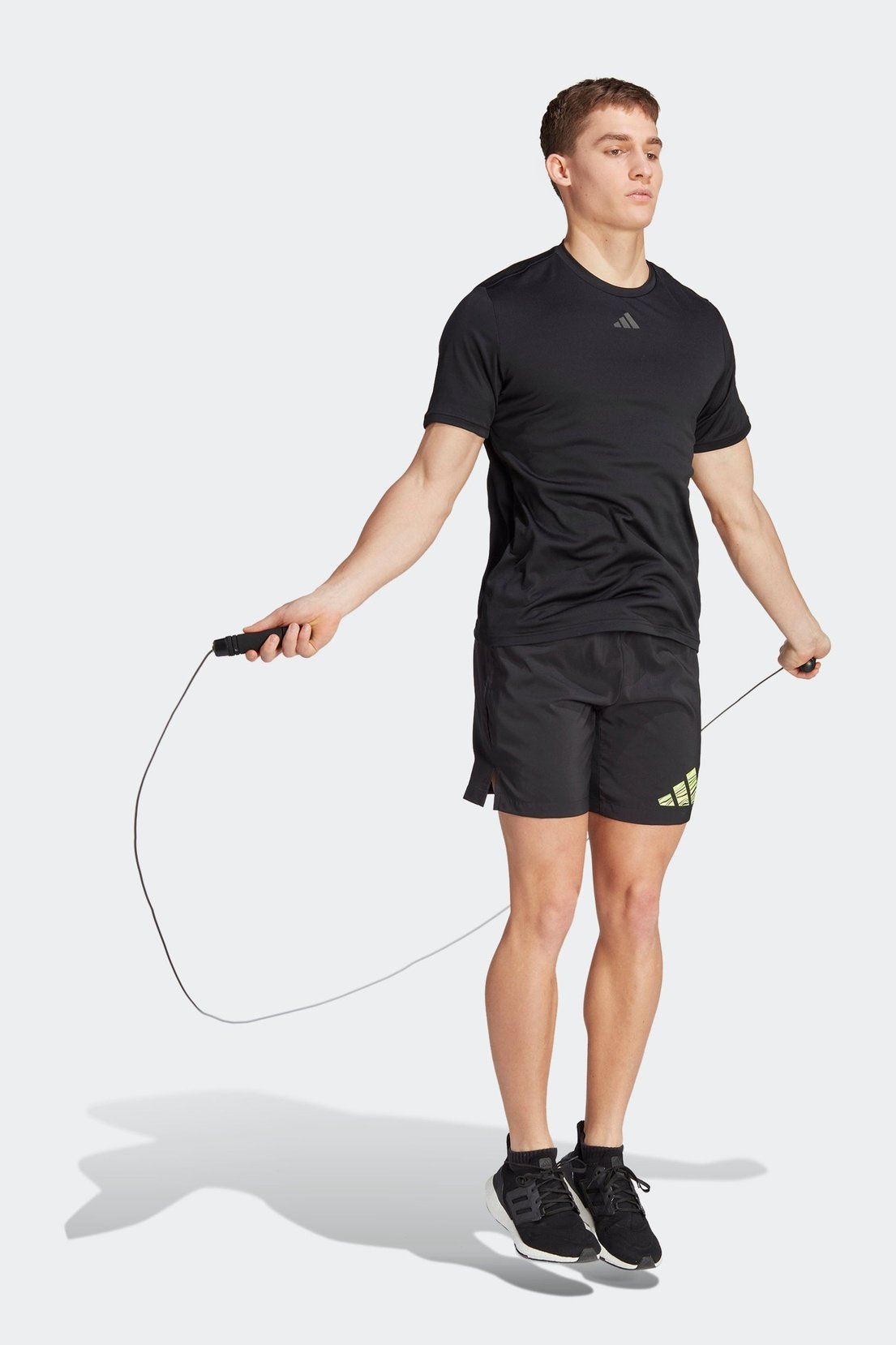 ADIDAS - טישירט לגברים HIIT SLOGAN בצבע שחור - MASHBIR//365