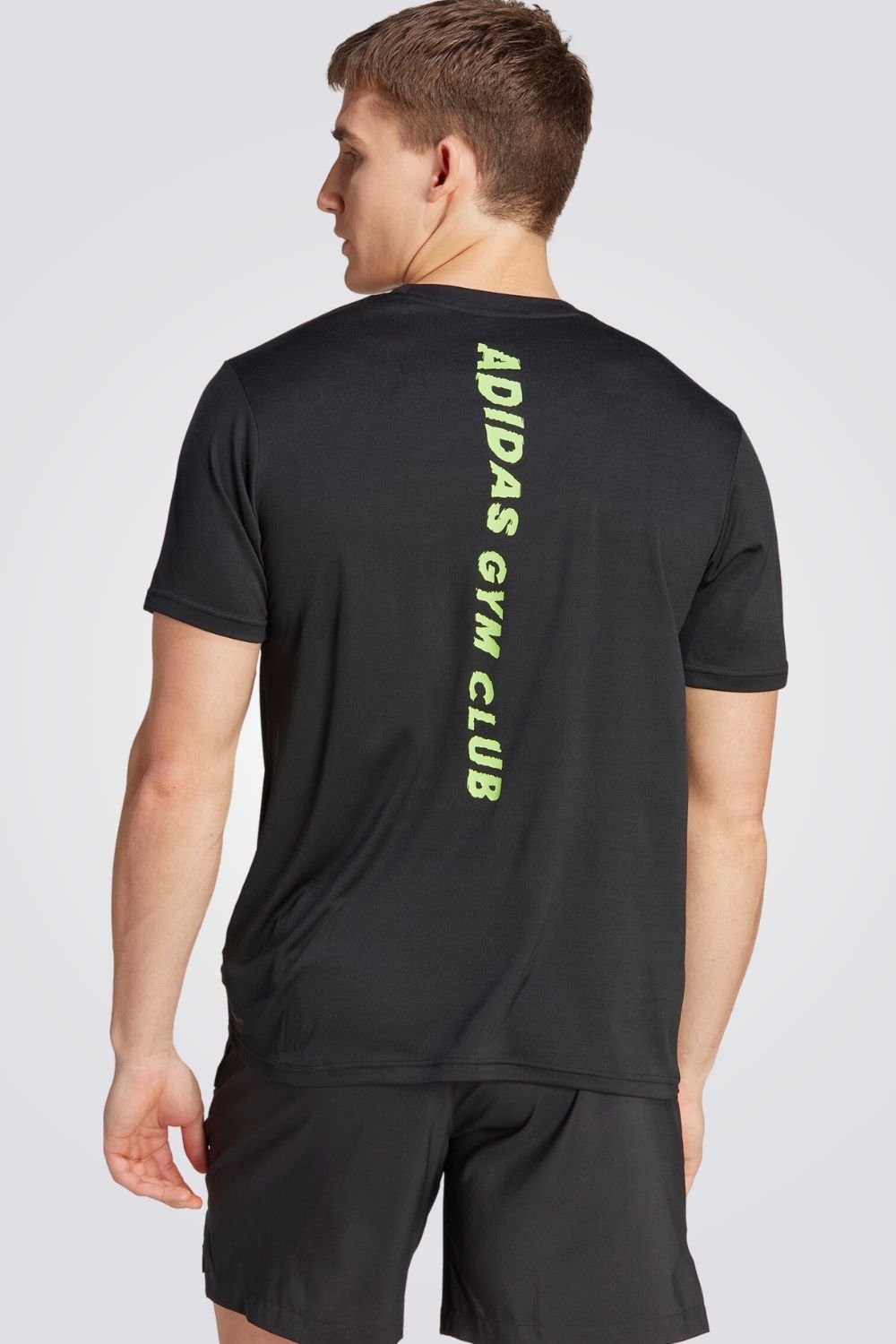 ADIDAS - טישירט לגברים HIIT SLOGAN בצבע שחור - MASHBIR//365