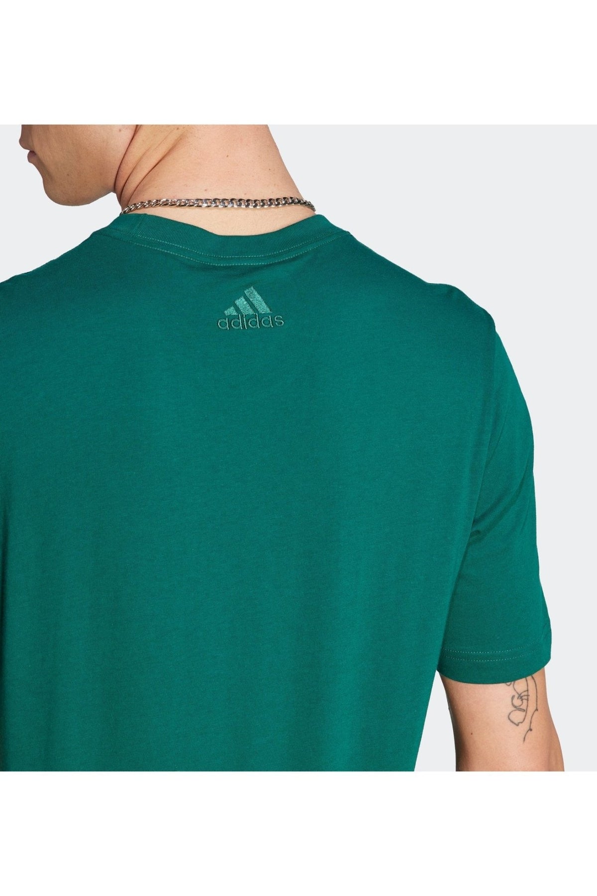 ADIDAS - טישירט לגברים LINEAR EMBROIDERED בצבע ירוק - MASHBIR//365