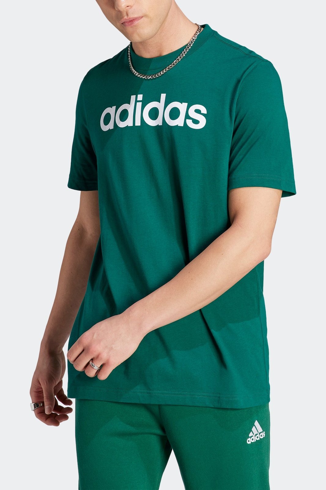 ADIDAS - טישירט לגברים LINEAR EMBROIDERED בצבע ירוק - MASHBIR//365