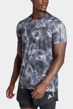 ADIDAS - טישירט לגברים OWN THE RUN ALLOVER בצבע שחור ולבן - MASHBIR//365