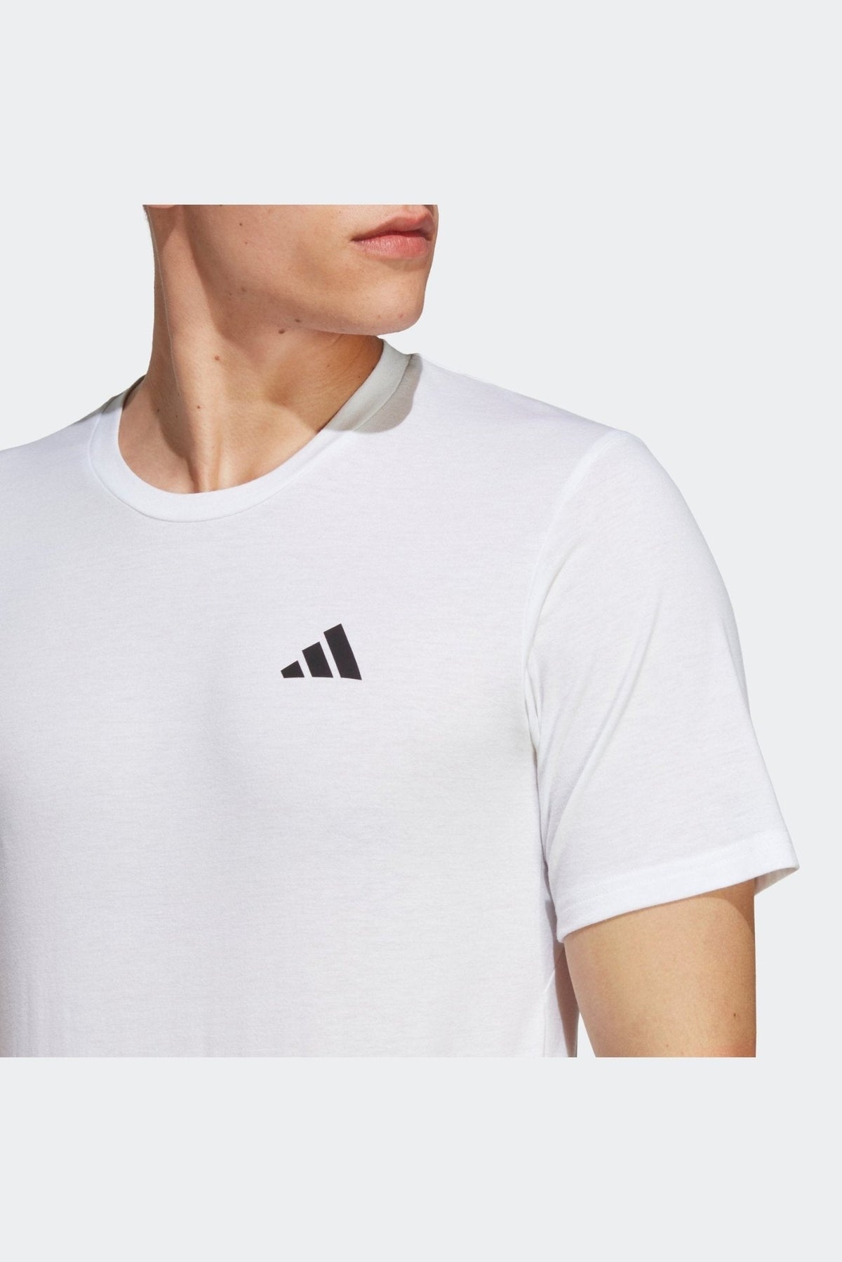 ADIDAS - טישירט לגברים TRAIN ESSENTIALS FEELREADY בצבע לבן - MASHBIR//365