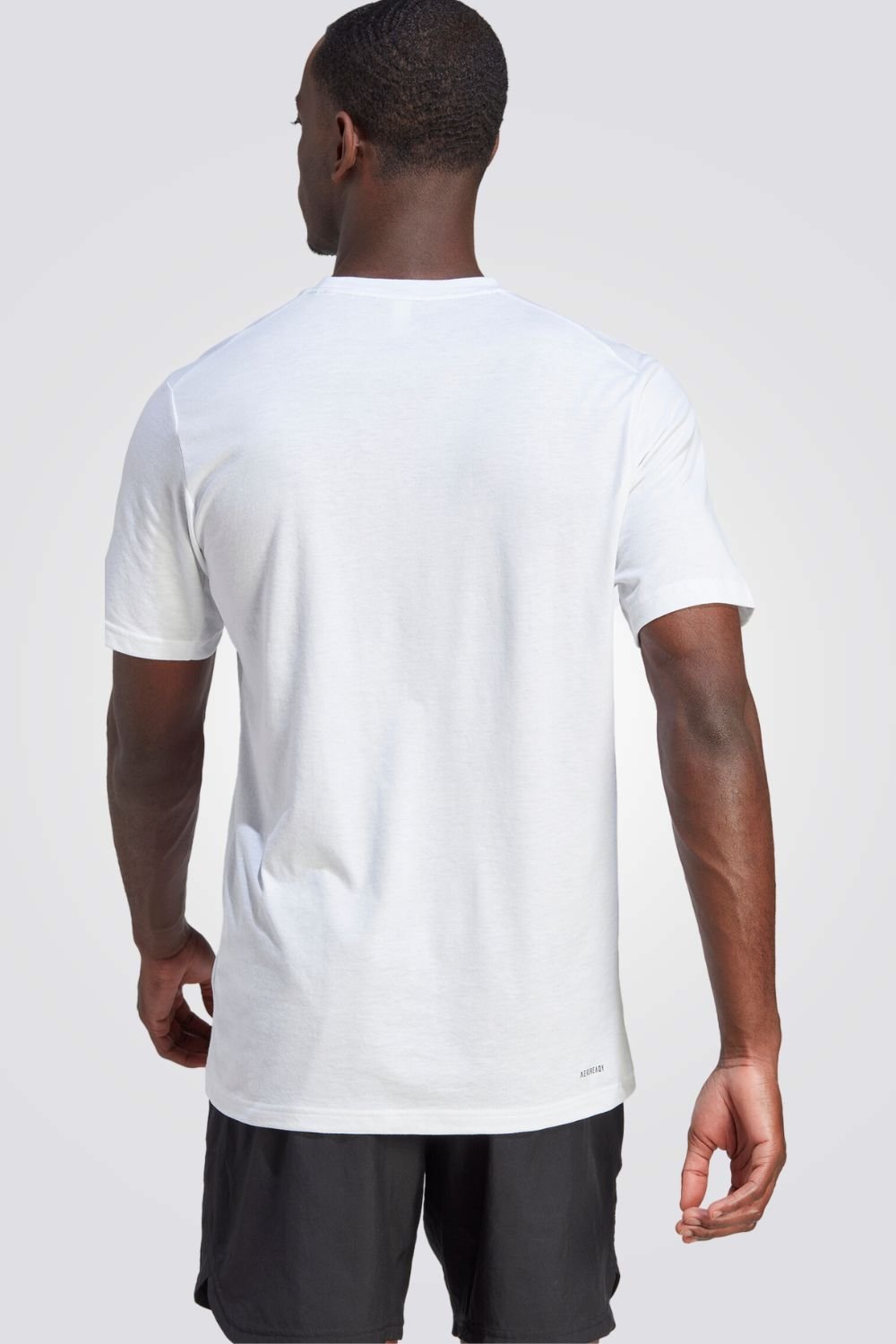 ADIDAS - טישירט לגברים TRAIN ESSENTIALS FEELREADY בצבע לבן ושחור - MASHBIR//365