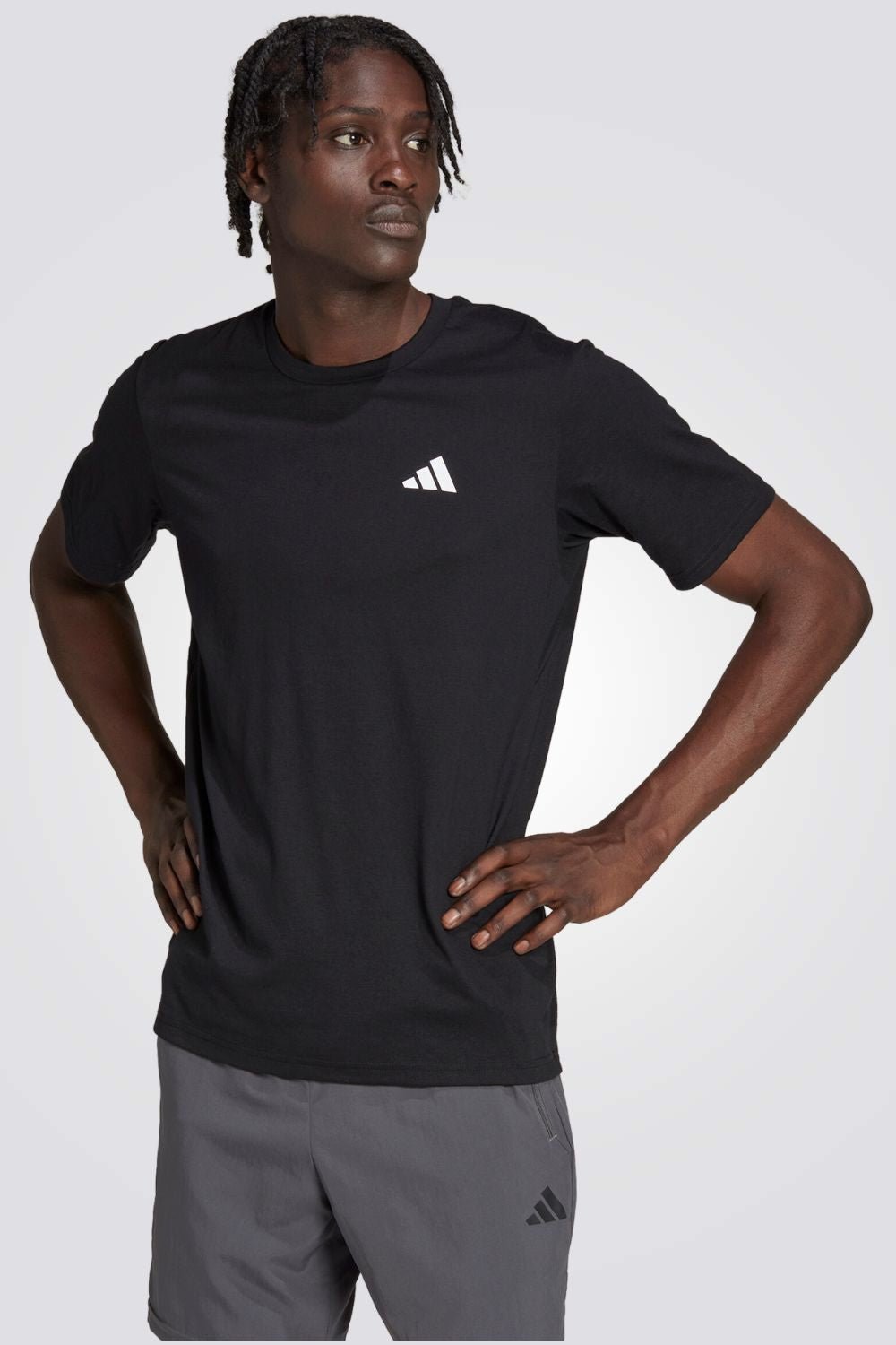 ADIDAS - טישירט לגברים TRAIN ESSENTIALS FEELREADY בצבע שחור - MASHBIR//365