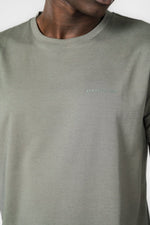 KENNETH COLE - טישירט ליקוויד קצרה בצבע זית - MASHBIR//365