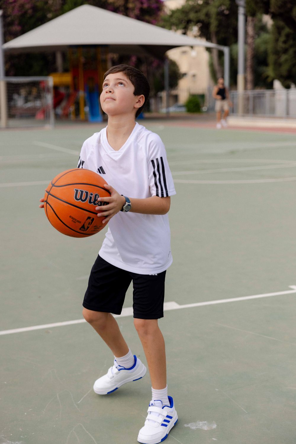 ADIDAS - טישירט לילדים B CLUB 3STR TEE בצבע לבן - MASHBIR//365