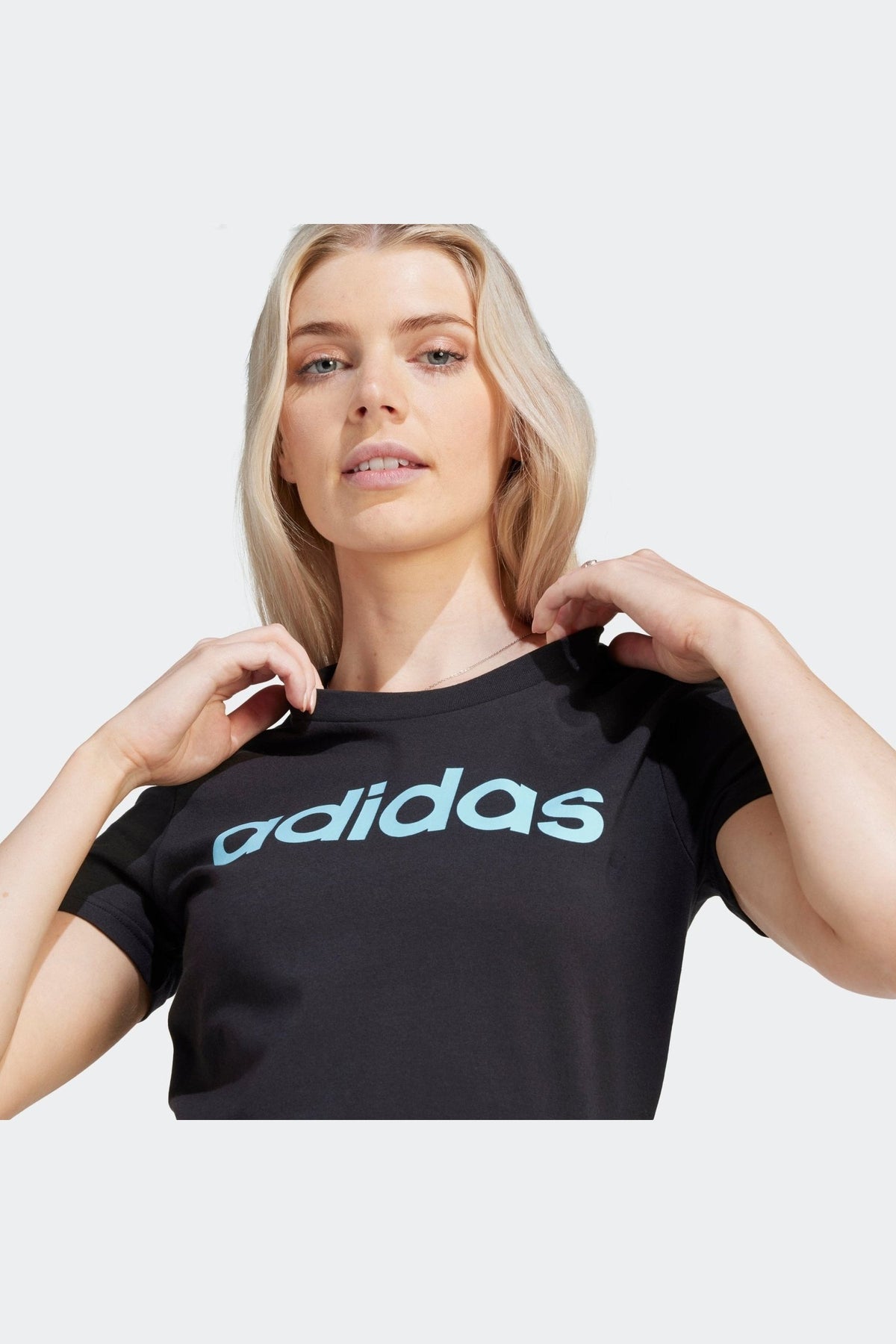 ADIDAS - טישירט לנשים ESSENTIALS SLIM בצבע שחור - MASHBIR//365