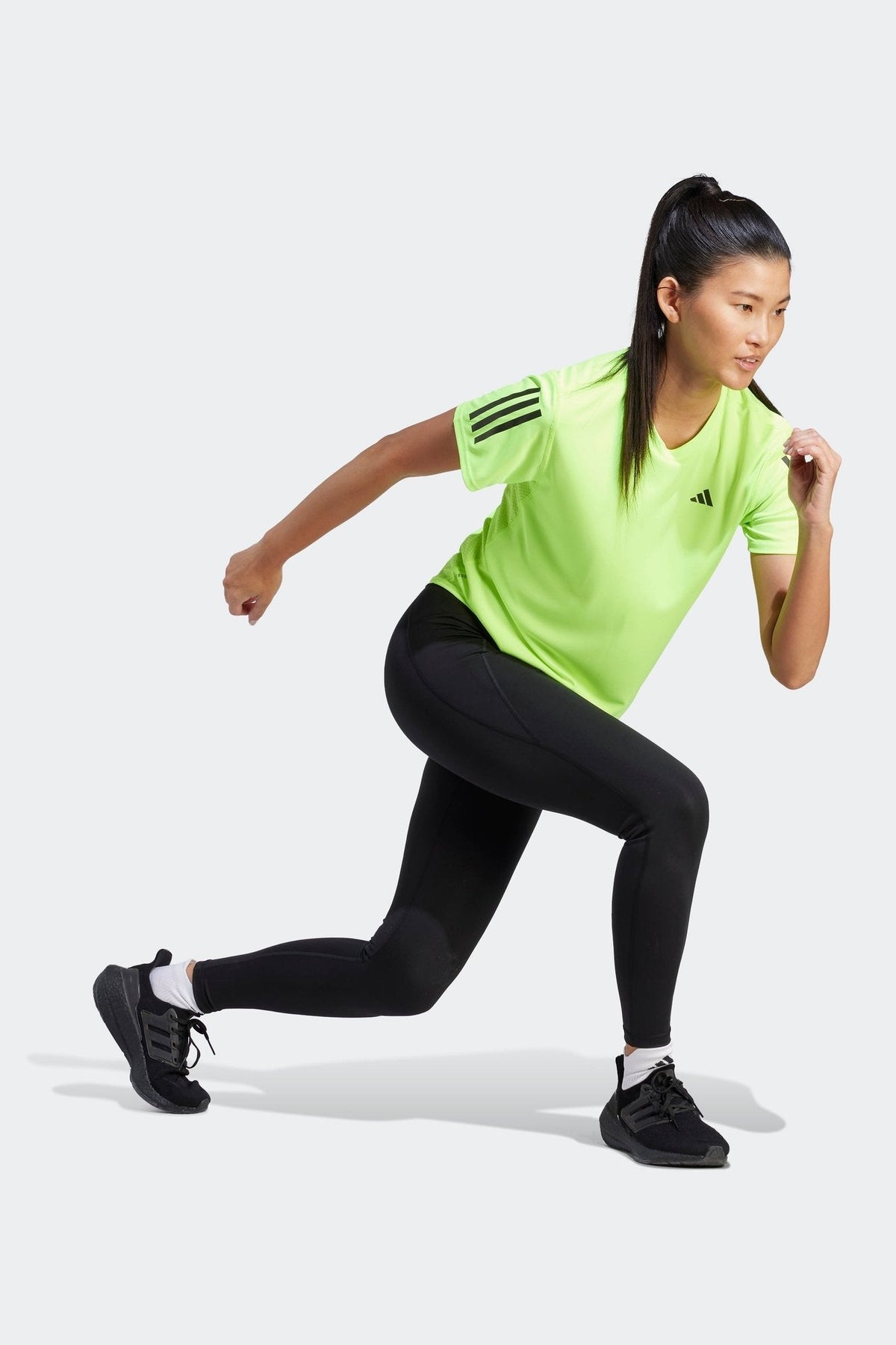 ADIDAS - טישירט לנשים OWN THE RUN בצבע ירוק זוהר - MASHBIR//365