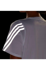 ADIDAS - טישירט לנשים RUN ICONS 3-STRIPES בצבע לבן - MASHBIR//365