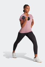 ADIDAS - טישירט לנשים TRAIN ESSENTIALS בצבע ורוד - MASHBIR//365