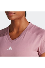 ADIDAS - טישירט לנשים TRAIN ESSENTIALS בצבע ורוד - MASHBIR//365