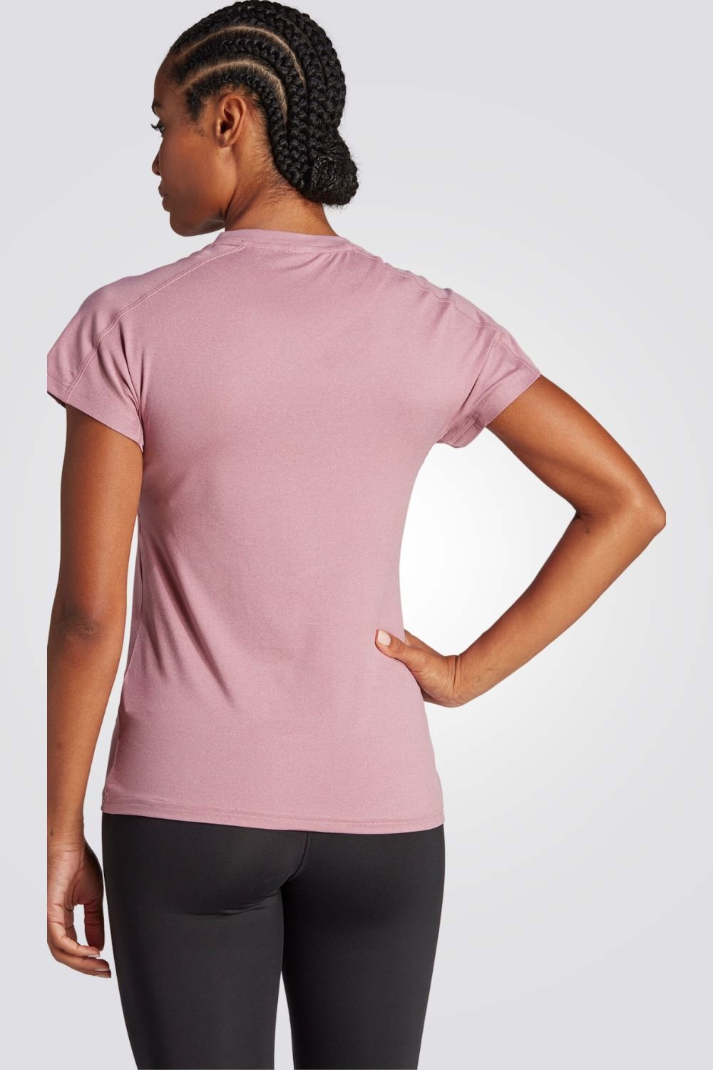 ADIDAS - טישירט לנשים TRAIN ESSENTIALS בצבע ורוד - MASHBIR//365