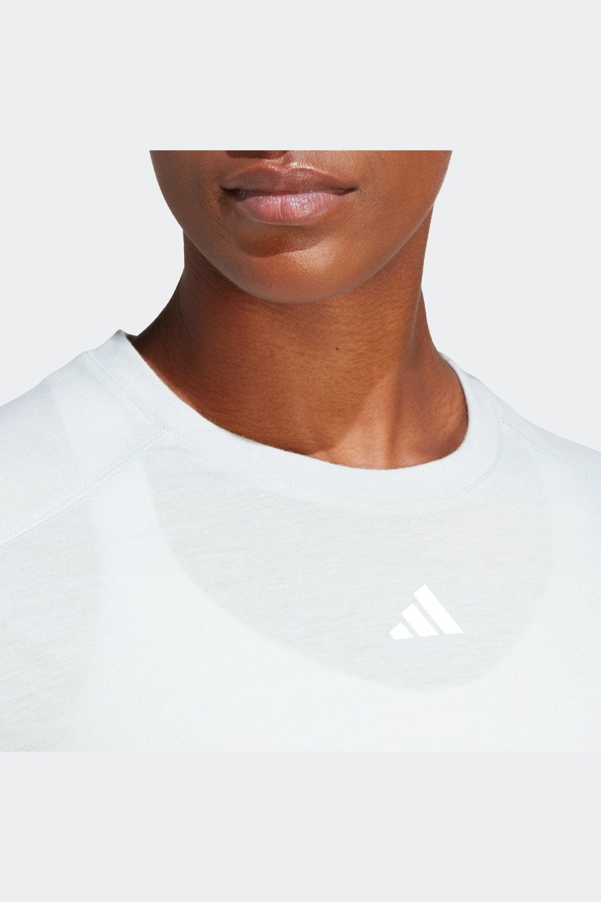 ADIDAS - טישירט לנשים TRAIN ESSENTIALS CREW בצבע לבן - MASHBIR//365