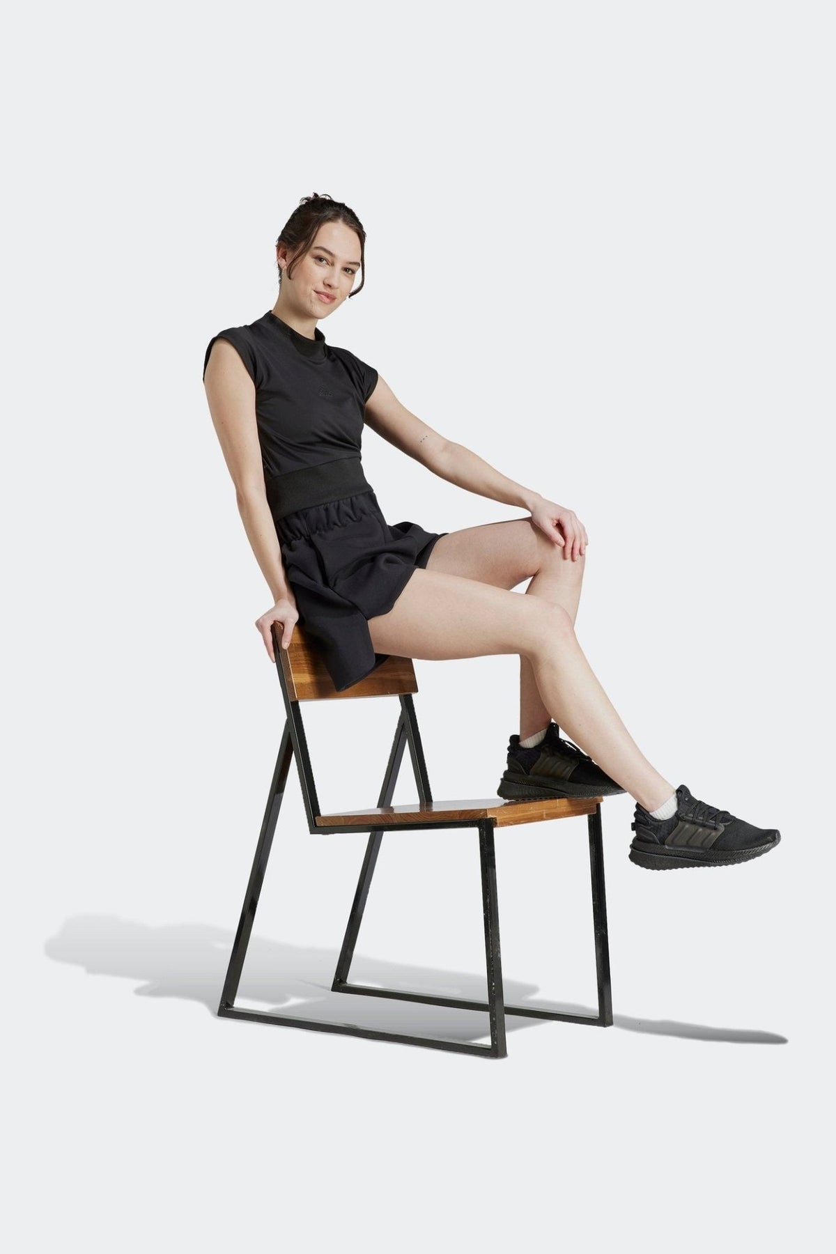 ADIDAS - טישירט לנשים Z.N.E.בצבע שחור - MASHBIR//365