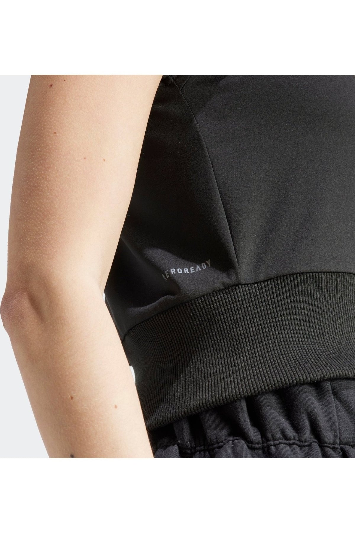 ADIDAS - טישירט לנשים Z.N.E.בצבע שחור - MASHBIR//365