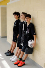 ADIDAS - טישירט לנוער בצבע שחור ואפור - MASHBIR//365