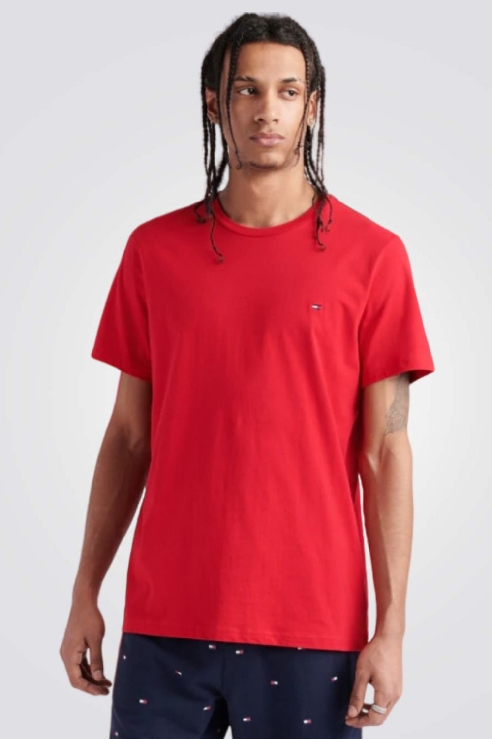 Tommy Hilfiger - טישירט לוגו בצבע אדום - MASHBIR//365