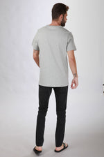 Tommy Hilfiger - טישירט לוגו בצבע אפור - MASHBIR//365