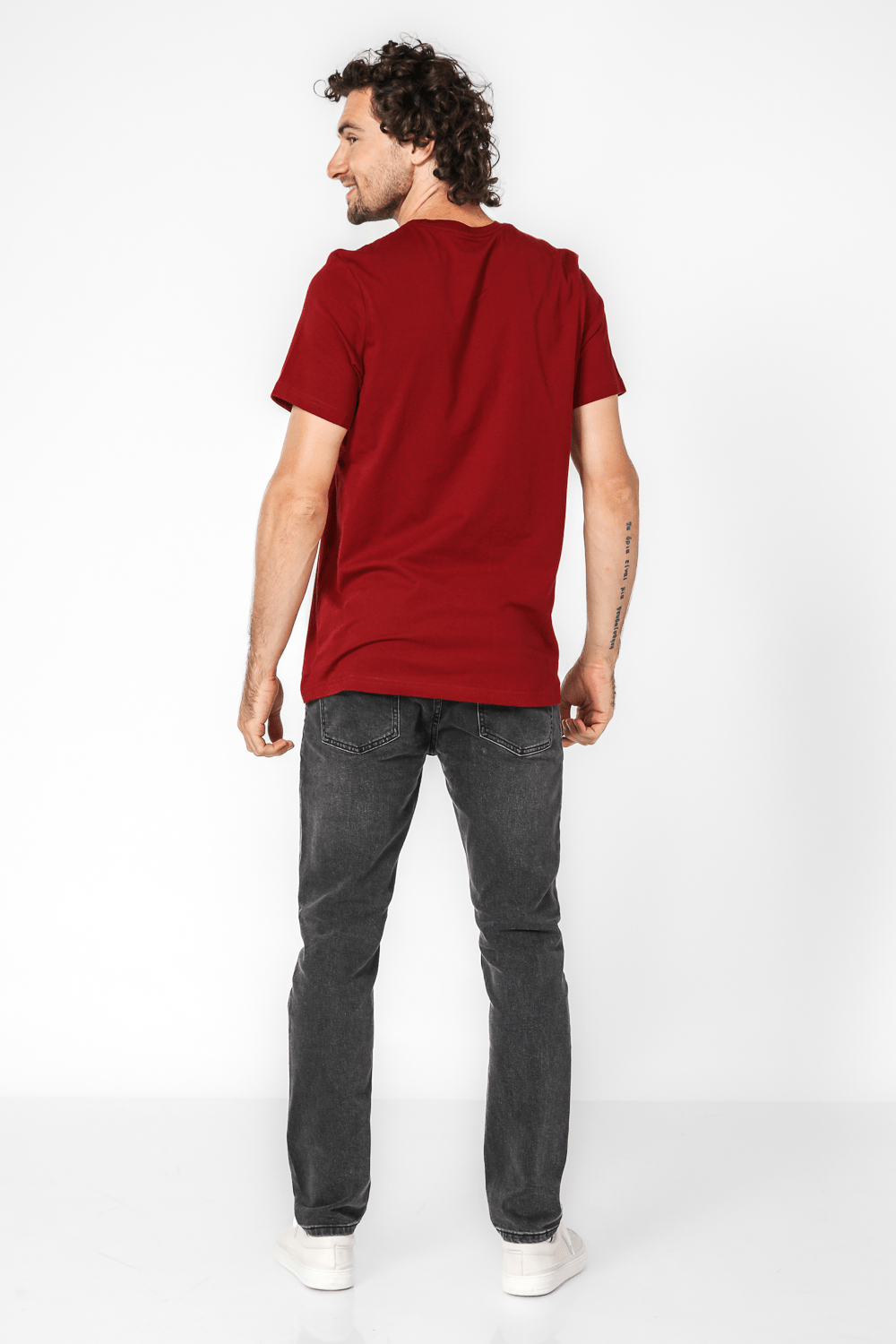 Tommy Hilfiger - טישירט לוגו בצבע בורדו - MASHBIR//365