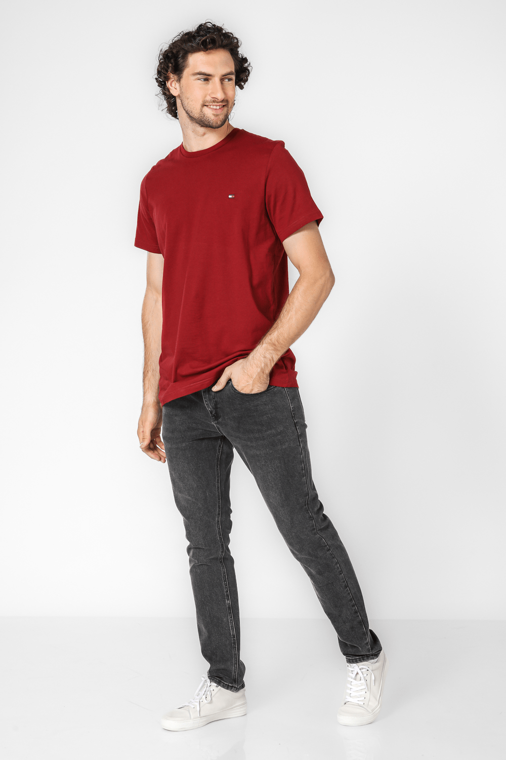 Tommy Hilfiger - טישירט לוגו בצבע בורדו - MASHBIR//365