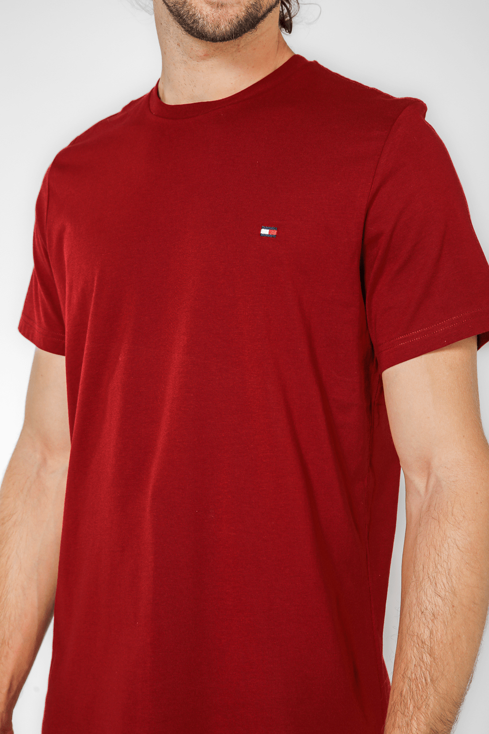 Tommy Hilfiger - טישירט לוגו בצבע בורדו - MASHBIR//365