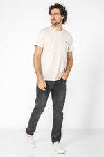 Tommy Hilfiger - טישירט לוגו בצבע בז' - MASHBIR//365