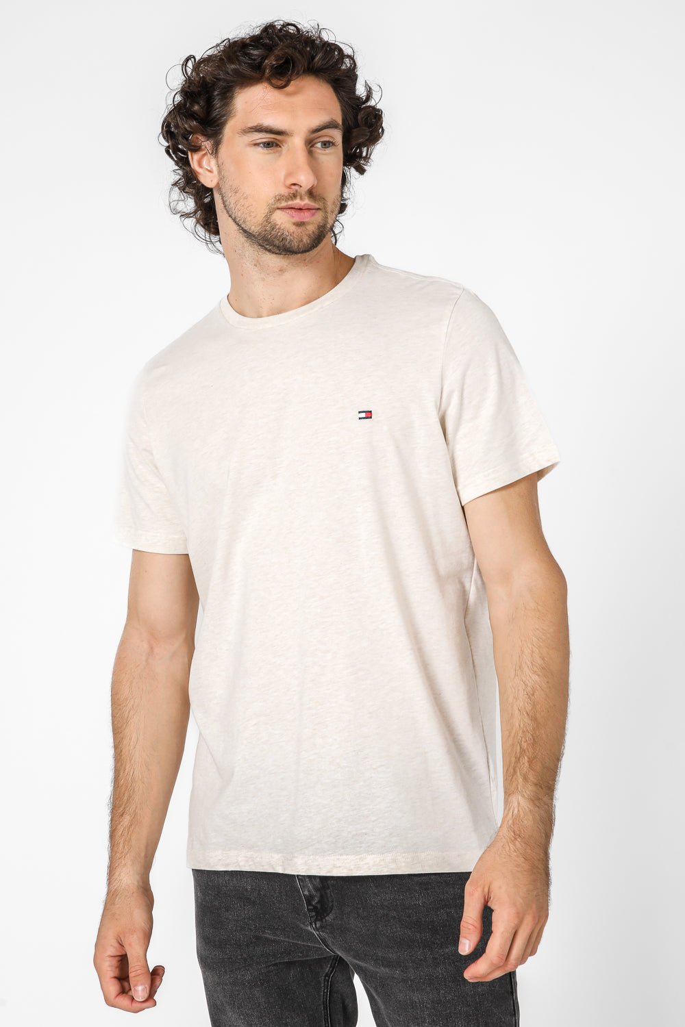 Tommy Hilfiger - טישירט לוגו בצבע בז' - MASHBIR//365