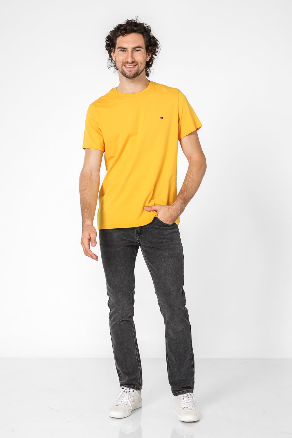 Tommy Hilfiger - טישירט לוגו בצבע צהוב - MASHBIR//365