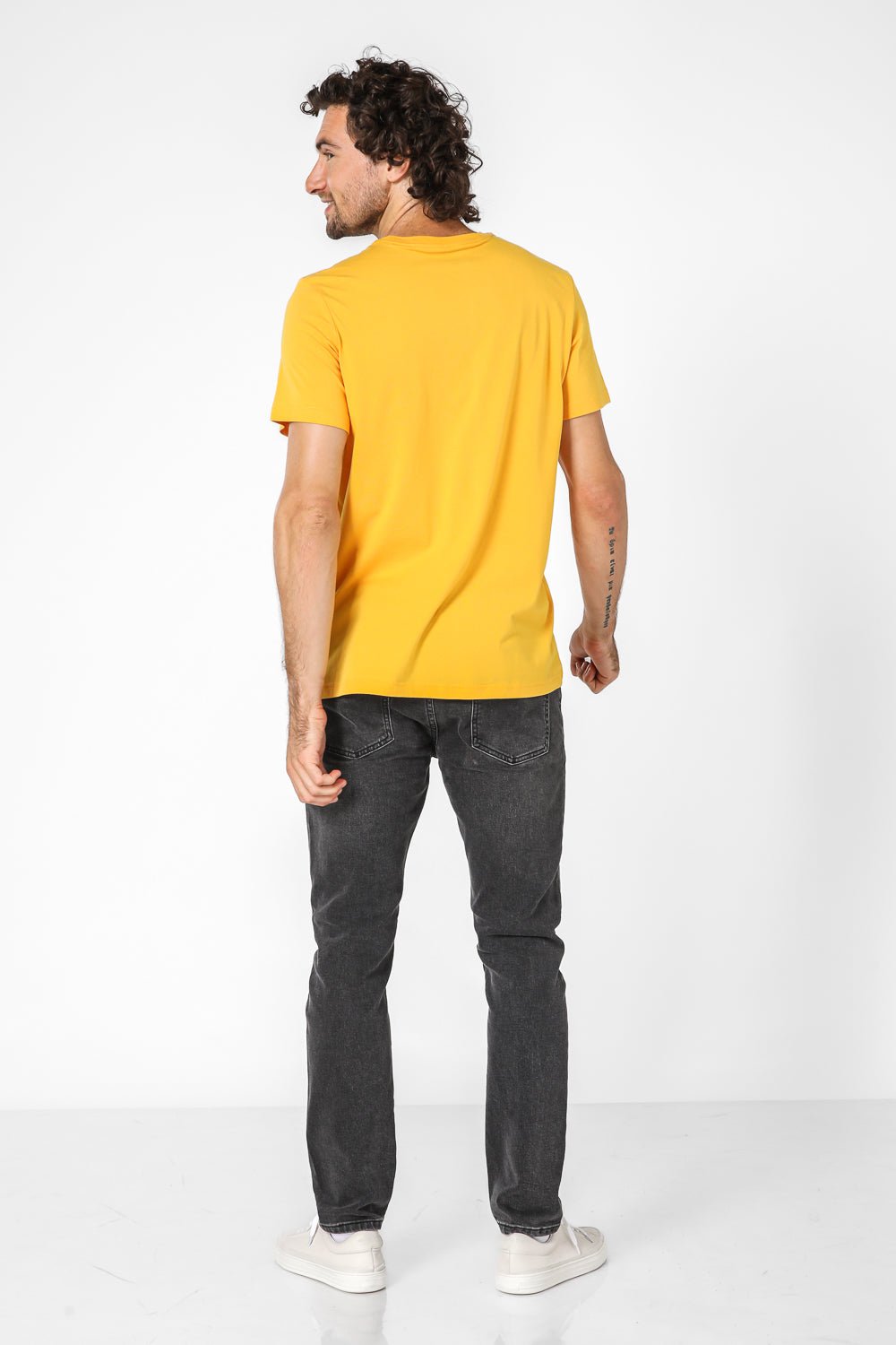 Tommy Hilfiger - טישירט לוגו בצבע צהוב - MASHBIR//365