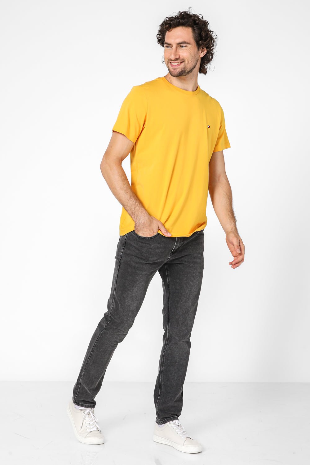 Tommy Hilfiger - טישירט לוגו בצבע צהוב - MASHBIR//365