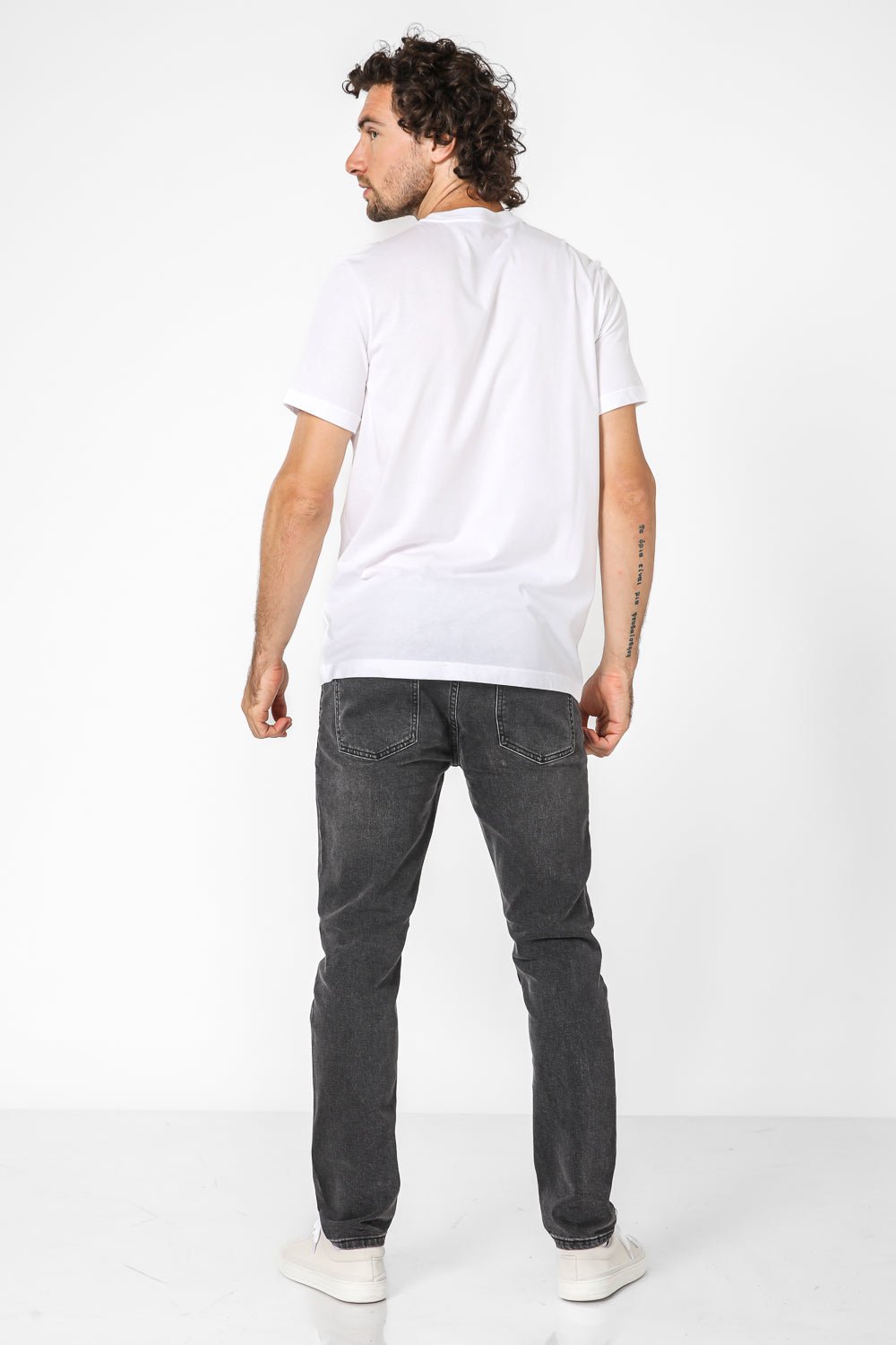 Tommy Hilfiger - טישירט לוגו בצבע לבן - MASHBIR//365