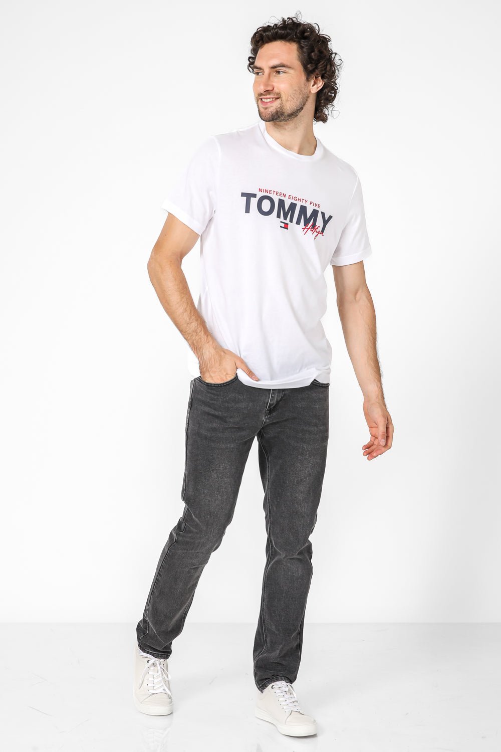 Tommy Hilfiger - טישירט לוגו בצבע לבן - MASHBIR//365