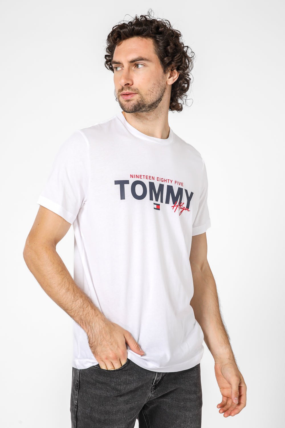 Tommy Hilfiger - טישירט לוגו בצבע לבן - MASHBIR//365