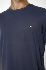 Tommy Hilfiger - טישירט לוגו בצבע נייבי - MASHBIR//365