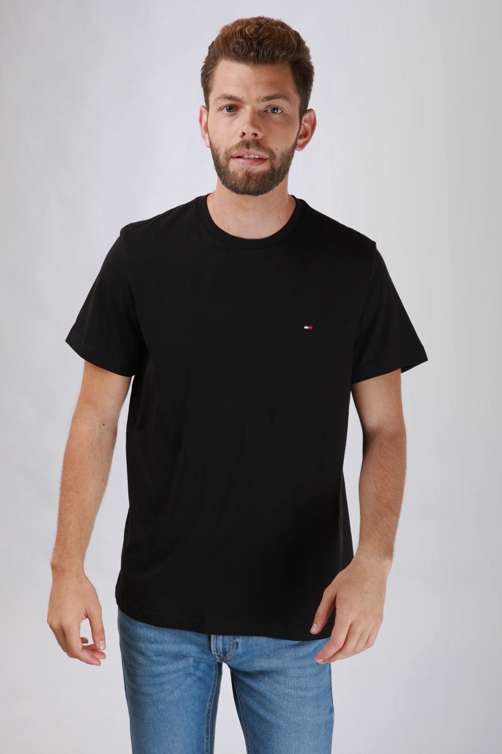 Tommy Hilfiger - טישירט לוגו בצבע שחור - MASHBIR//365