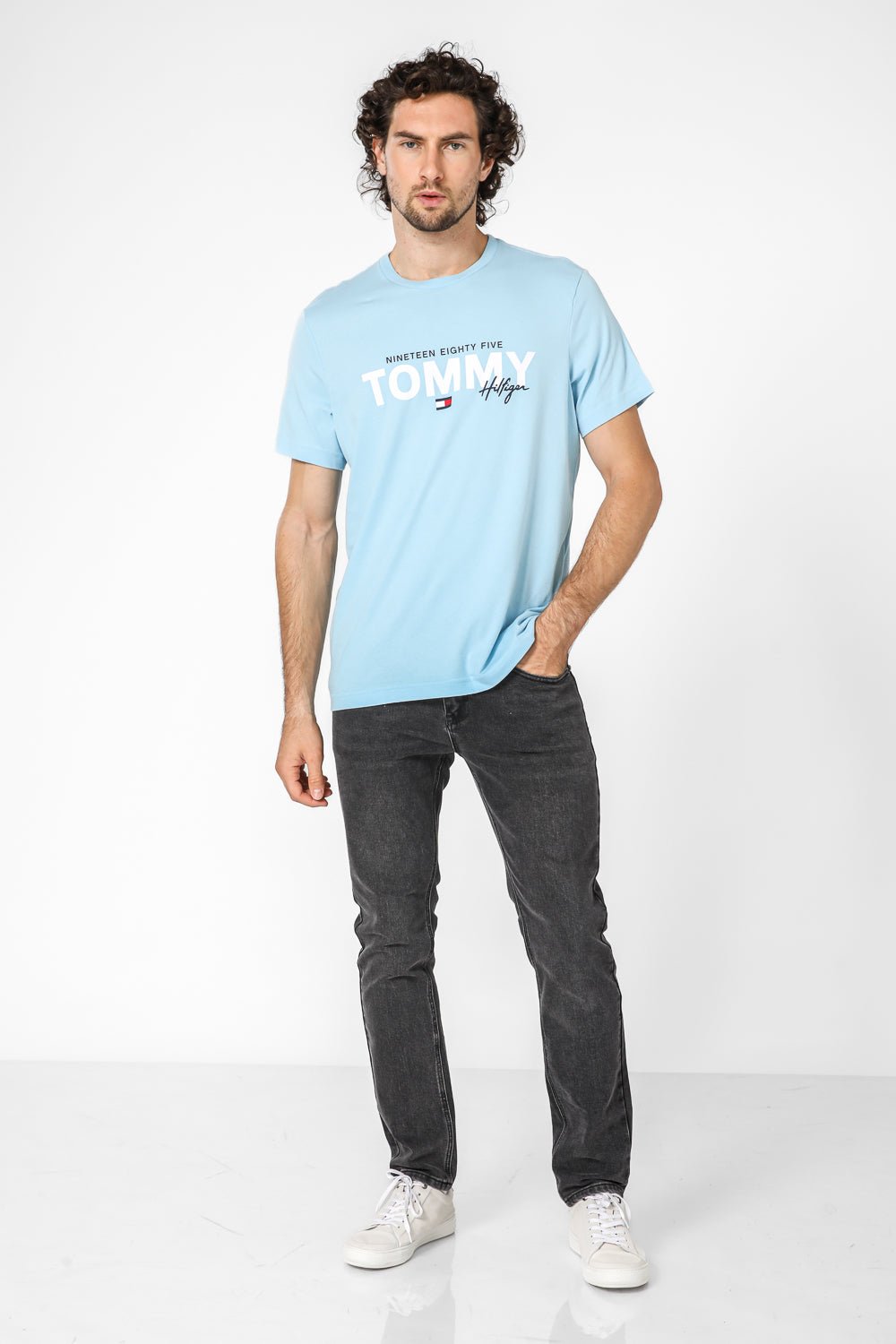 Tommy Hilfiger - טישירט לוגו בצבע תכלת - MASHBIR//365