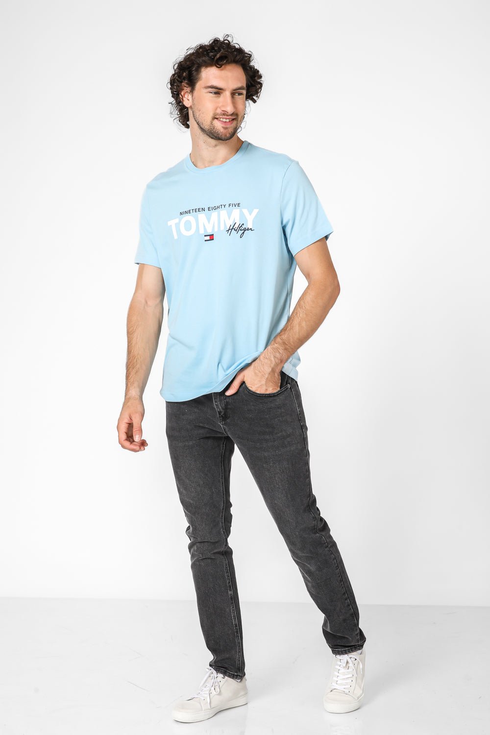 Tommy Hilfiger - טישירט לוגו בצבע תכלת - MASHBIR//365