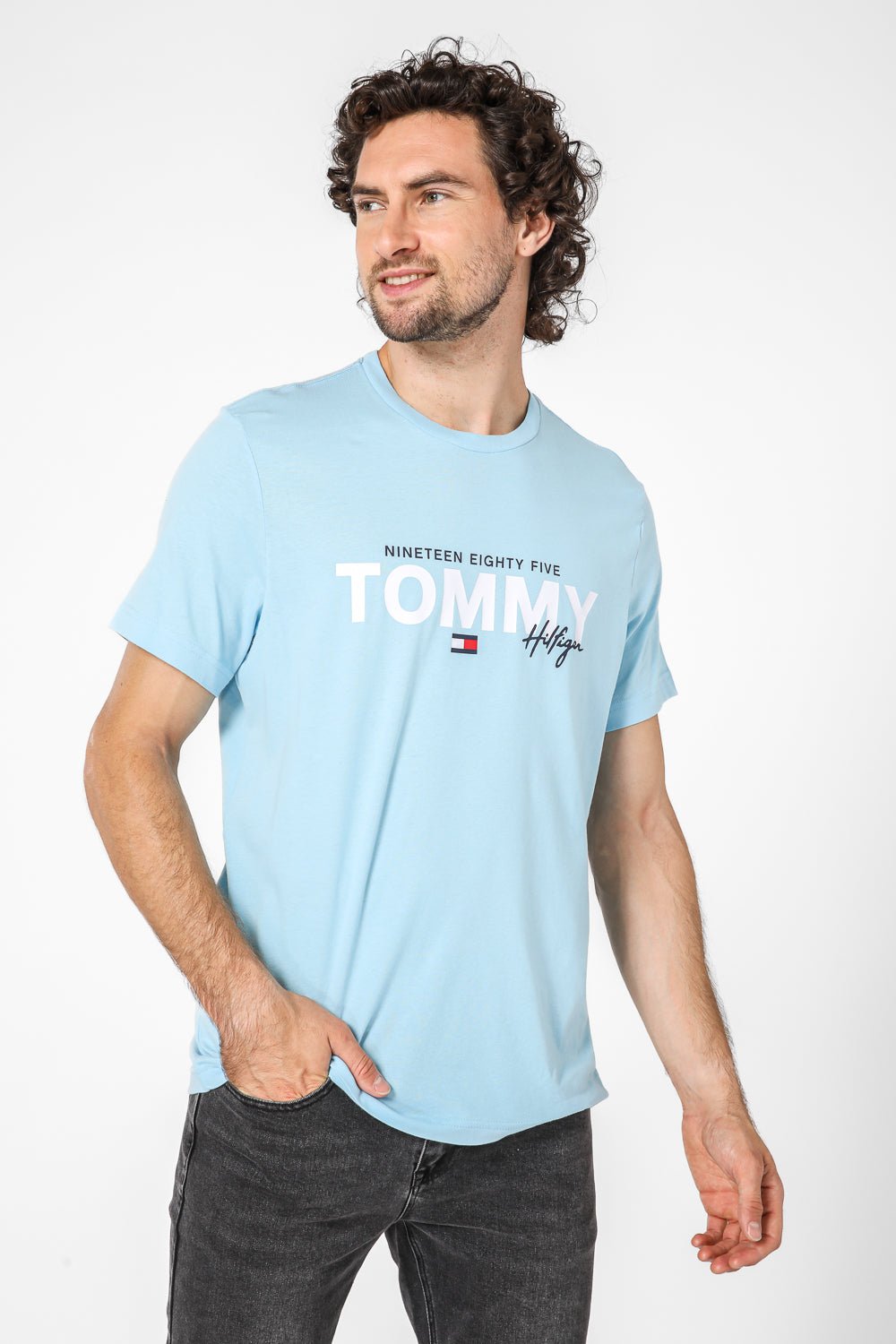 Tommy Hilfiger - טישירט לוגו בצבע תכלת - MASHBIR//365