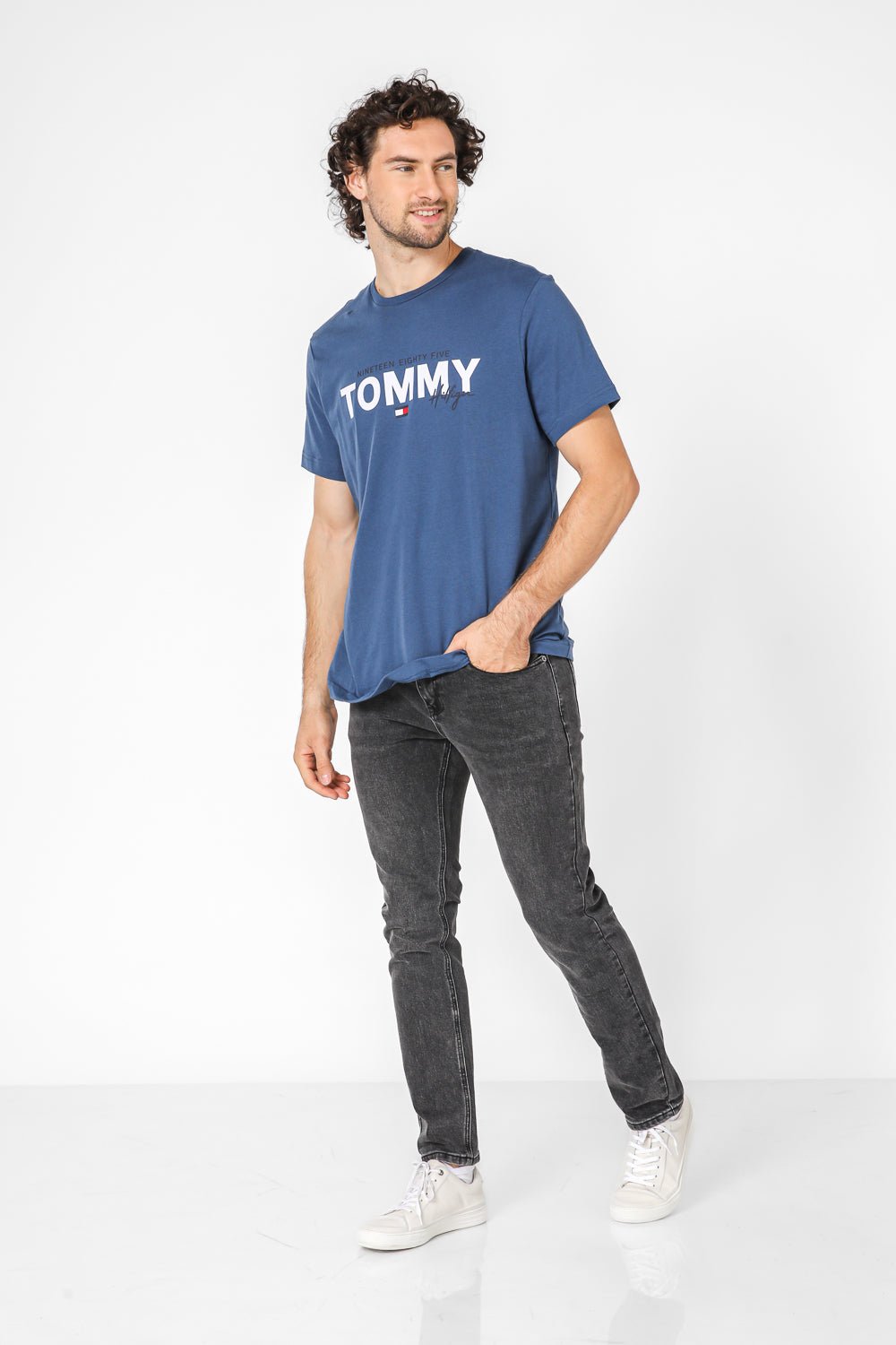 Tommy Hilfiger - טישירט לוגו בצבע כחול - MASHBIR//365