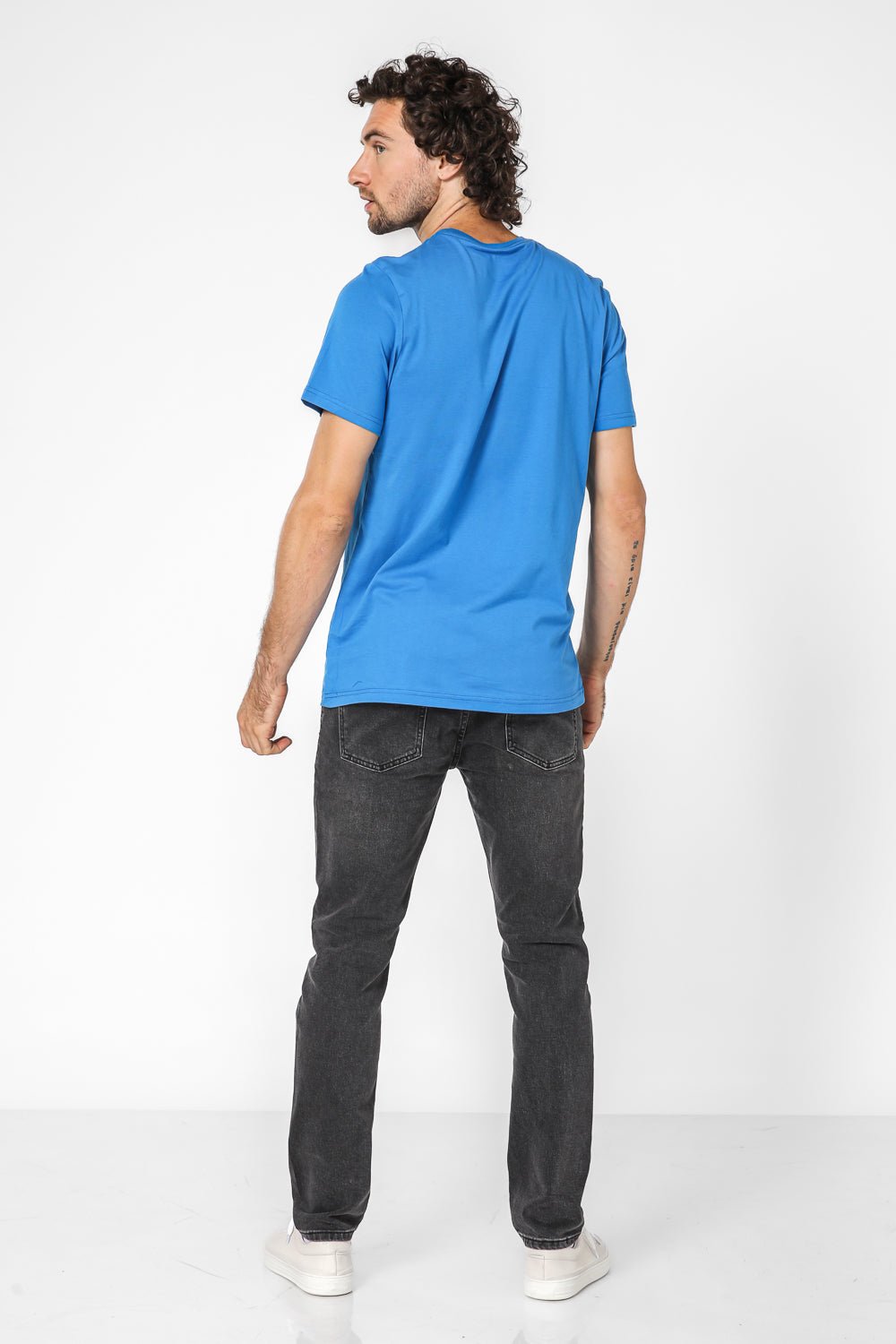 Tommy Hilfiger - טישירט לוגו בצבע כחול - MASHBIR//365