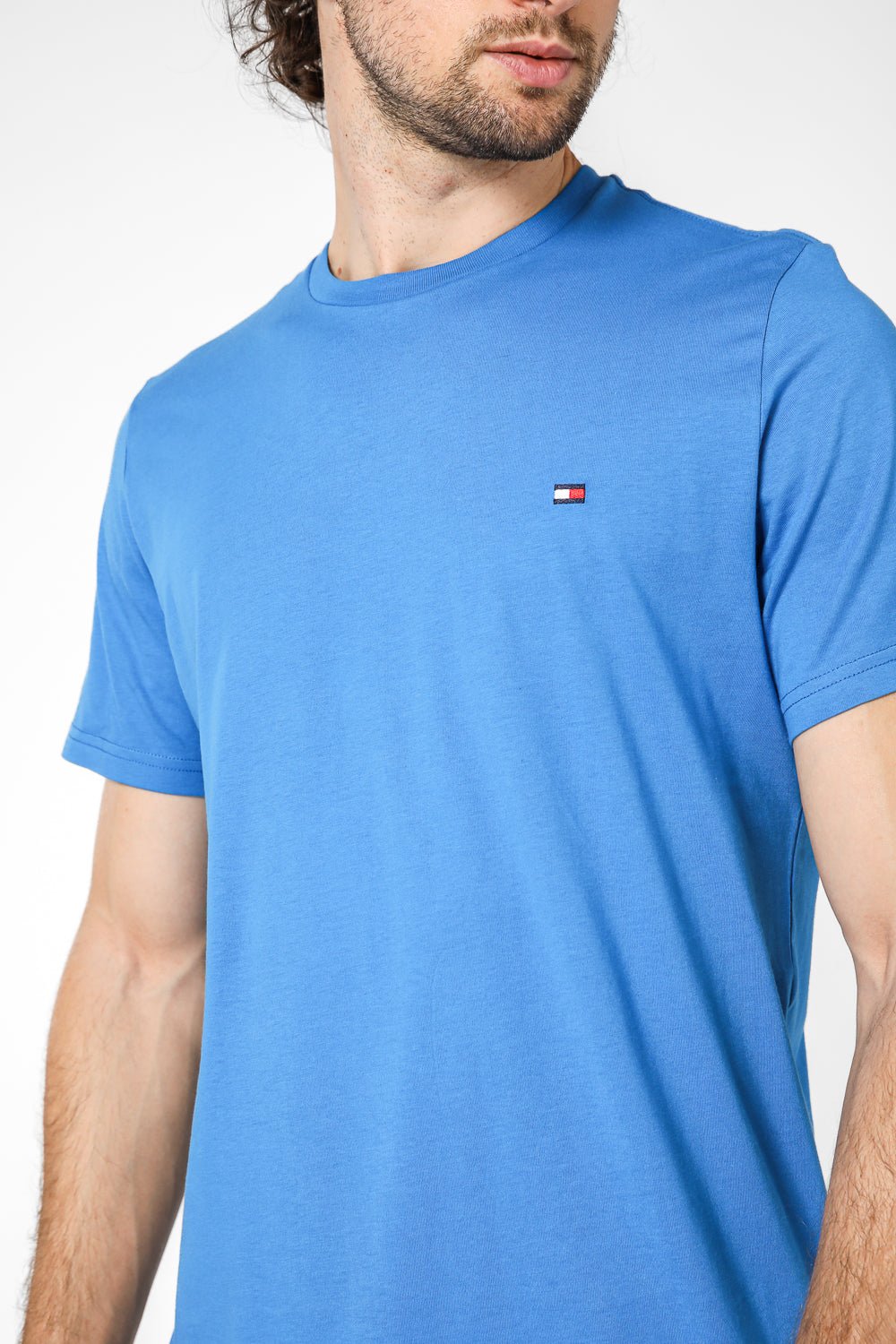 Tommy Hilfiger - טישירט לוגו בצבע כחול - MASHBIR//365