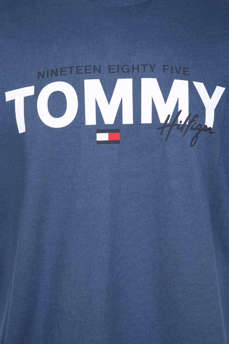 Tommy Hilfiger - טישירט לוגו בצבע כחול - MASHBIR//365