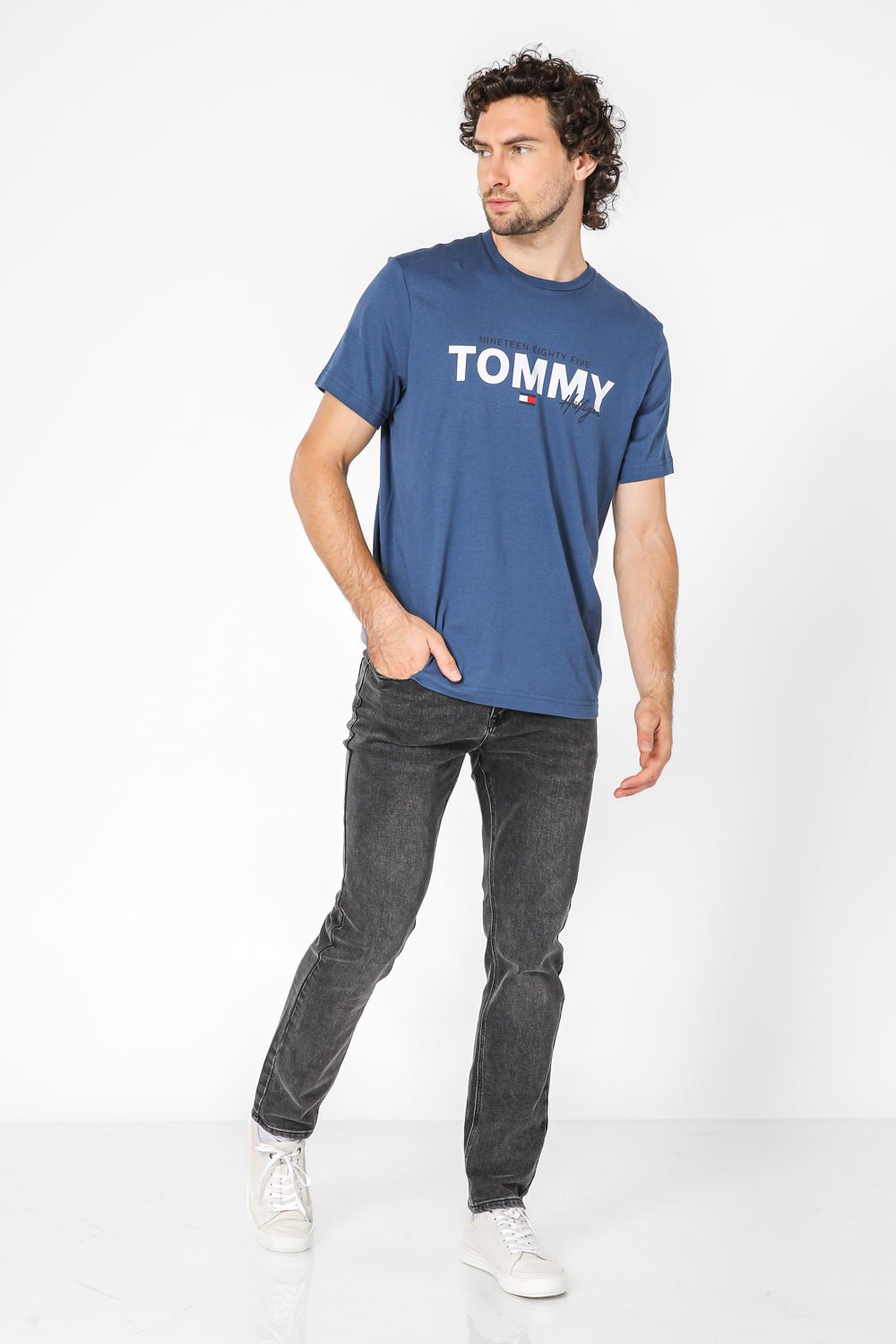 Tommy Hilfiger - טישירט לוגו בצבע כחול - MASHBIR//365