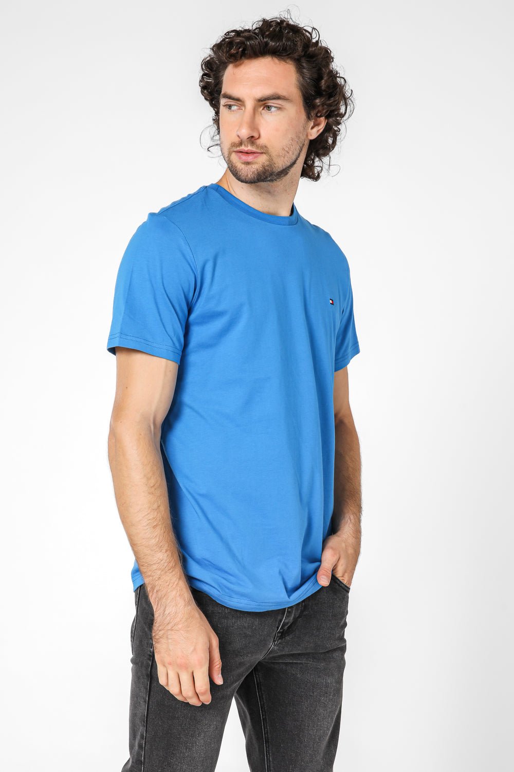 Tommy Hilfiger - טישירט לוגו בצבע כחול - MASHBIR//365