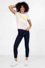 LEVI'S - טישירט לוגו בצבע ורוד - MASHBIR//365