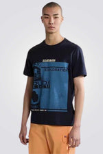 NAPAPIJRI - טישירט עם הדפס לוגו בצבע נייבי - MASHBIR//365