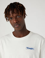 WRANGLER - טישירט עם כיתוב לוגו בצבע לבן - MASHBIR//365