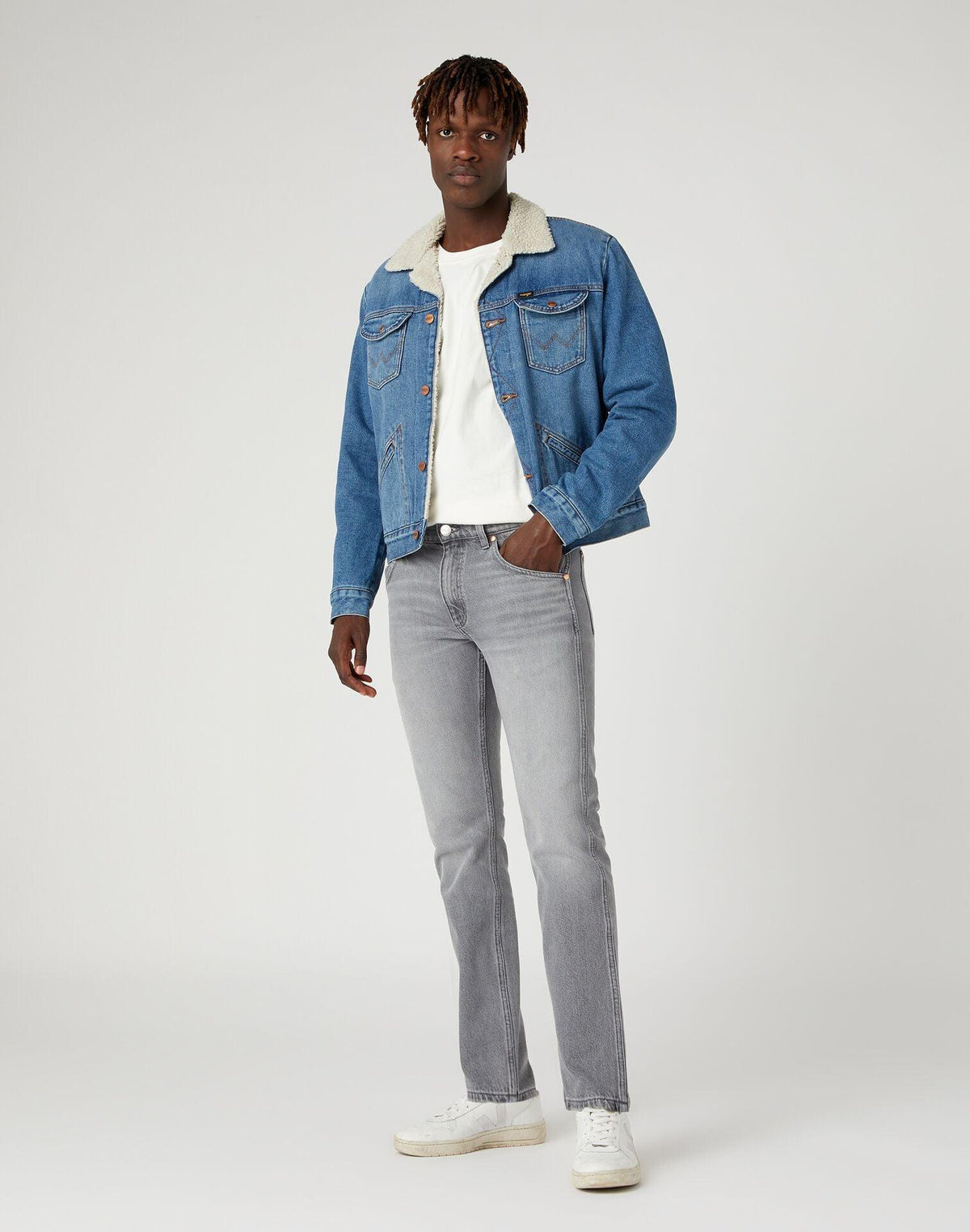 WRANGLER - טישירט עם כיתוב לוגו בצבע לבן - MASHBIR//365