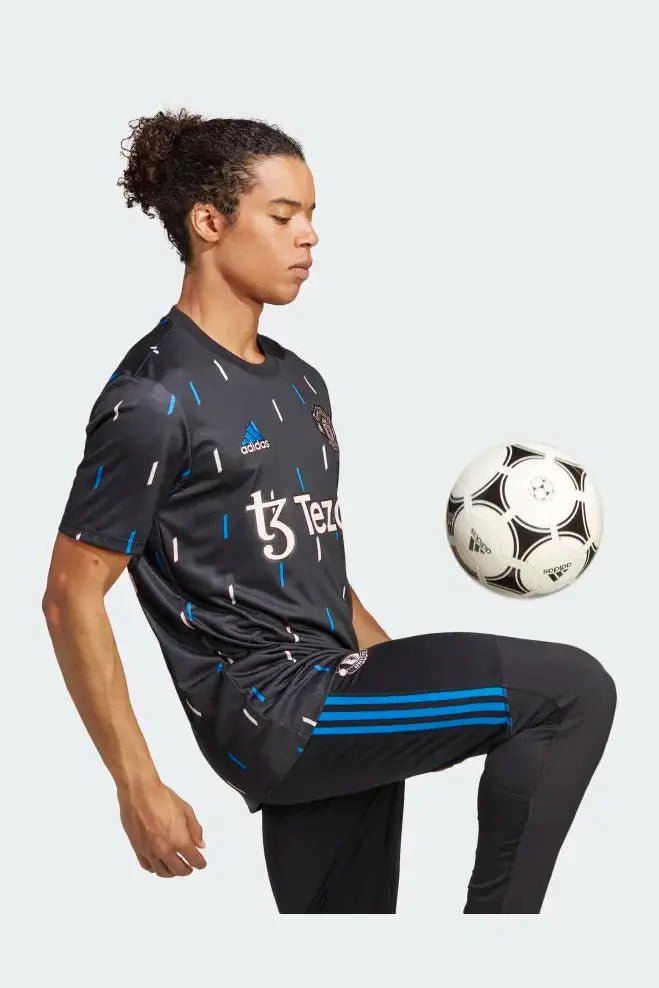 ADIDAS - טישירט נבחרת MANCHESTER UNITED לגבר בצבע שחור - MASHBIR//365