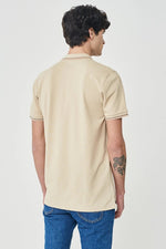 LEE - טישירט PIQUE POLO בצבע בז' - MASHBIR//365